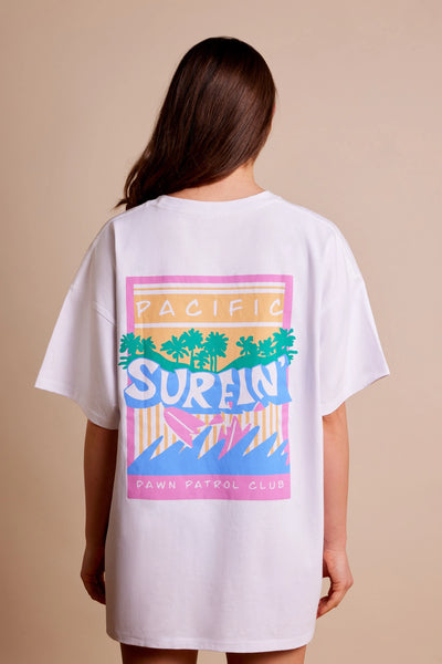 Pacific Surfin'|Brooklyn is 5’9 (32B - 24) and wearing One Size Petite- Pacific Surfin' Oversize T-shirt|STL-1